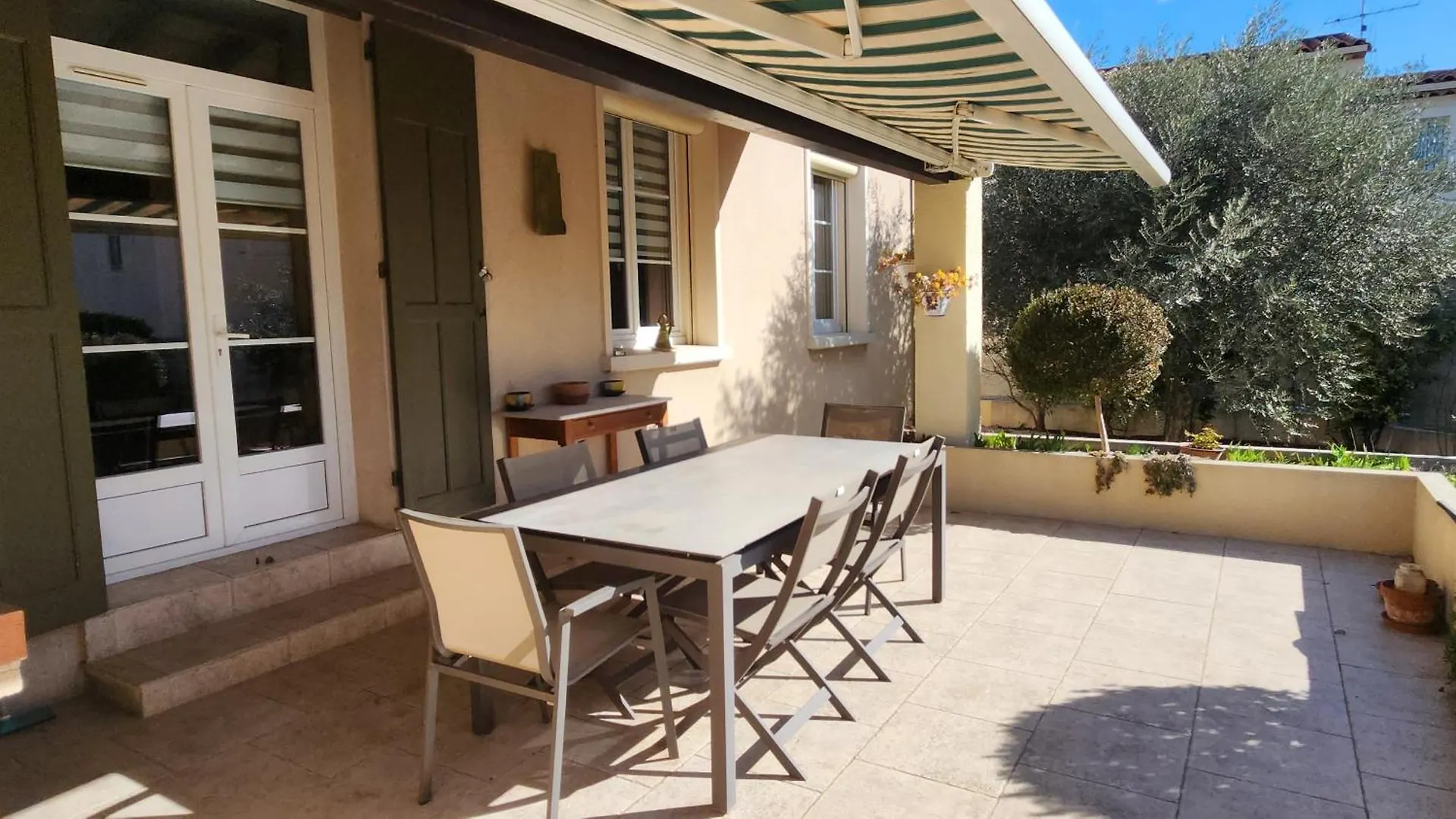 Chez Fabie Et Chris Dans Le Luberon Villa Pertuis 0*,  France